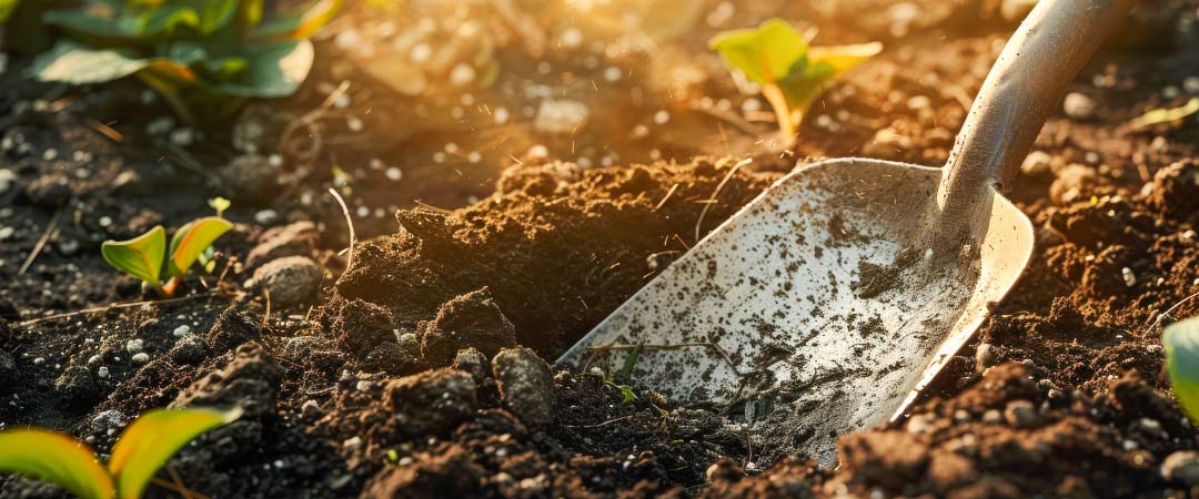 Reparar y reutilizar herramientas del huerto ecológico